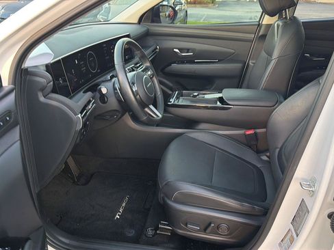 Used 2025 Hyundai Tucson Limited FWD image 10
