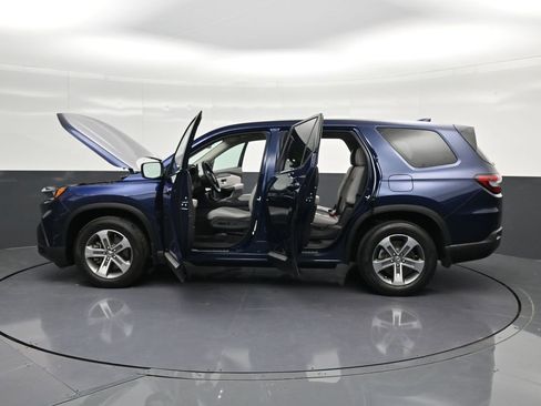 Used 2025 Honda Pilot EX-L image 39