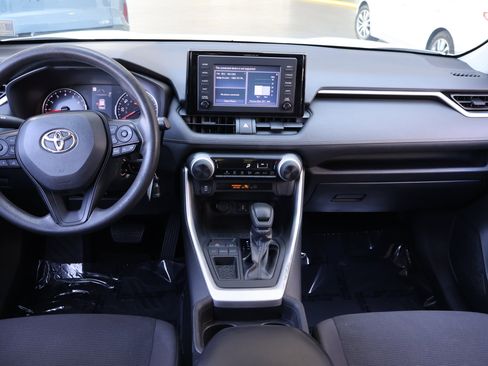 Used 2019 Toyota RAV4 LE FWD image 18