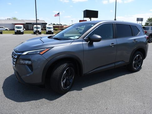 Used 2024 Nissan Rogue SV AWD/4WD image 6