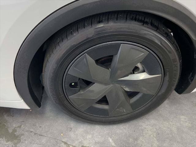Certified 2025 Toyota Prius LE FWD image 9