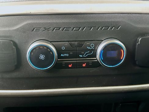 Used 2024 Ford Expedition Limited image 28