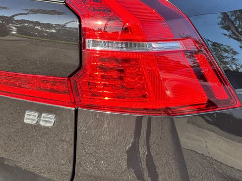 Certified 2023 Volvo XC60 B5 Ultimate w/ Climate Package image 35