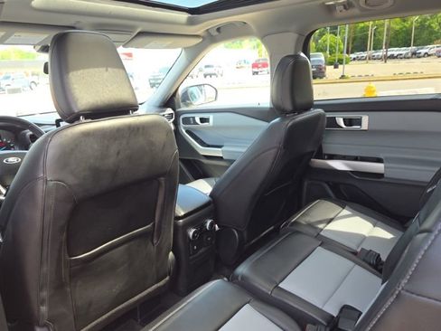 Used 2023 Ford Explorer XLT w/ Equipment Group 202A AWD/4WD image 22