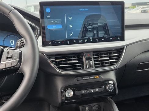 Certified 2025 Ford Escape Platinum AWD/4WD image 10