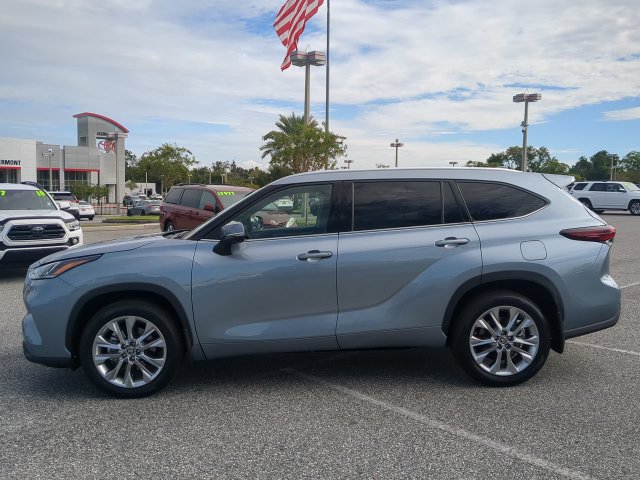 Used 2024 Toyota Highlander Limited FWD image 7