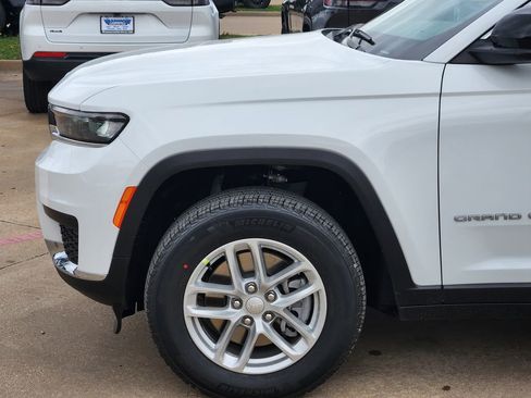 New 2026 Jeep Grand Cherokee L Laredo image 6