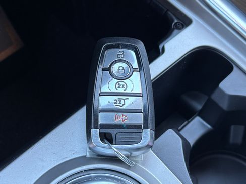 Used 2022 Ford Explorer XLT w/ Equipment Group 202A AWD/4WD image 13