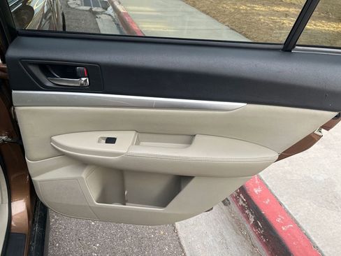 Used 2011 Subaru Outback 2.5i Premium w/ All-Weather Pkg image 17