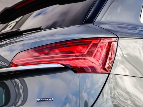 Certified 2023 Audi Q5 e Premium w/ Convenience Package image 9