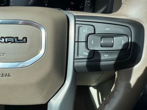 Used 2023 GMC Yukon XL Denali image 15