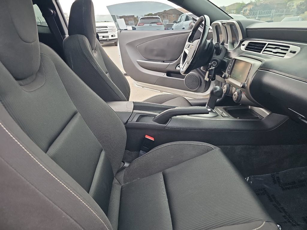 Used 2015 Chevrolet Camaro LT RWD image 11