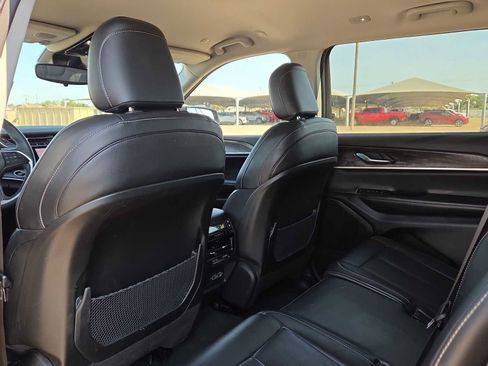 Used 2023 Jeep Grand Cherokee L Limited RWD image 16