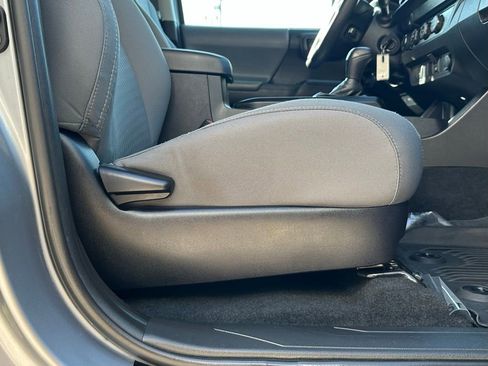 Used 2020 Toyota Tacoma SR image 31