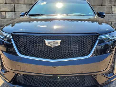 Used 2022 Cadillac XT6 Sport w/ Technology Package image 10