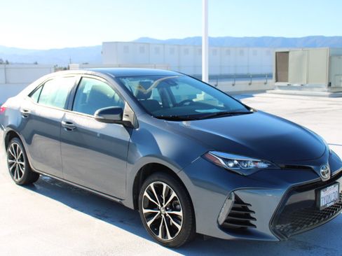 Used 2017 Toyota Corolla SE image 2