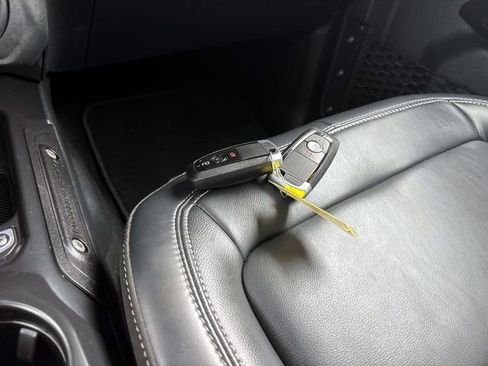 Used 2025 Ford Bronco Outer Banks image 27