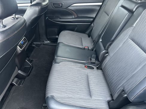 Used 2019 Toyota Highlander FWD V6 image 14