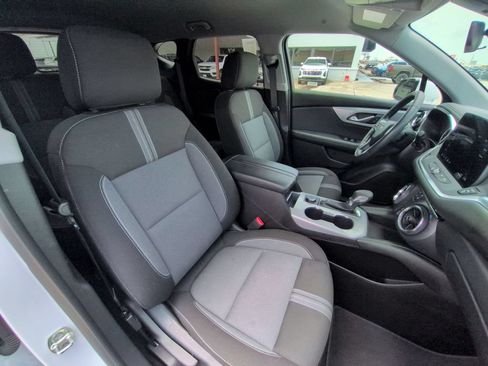 Used 2025 Chevrolet Blazer LT FWD image 30