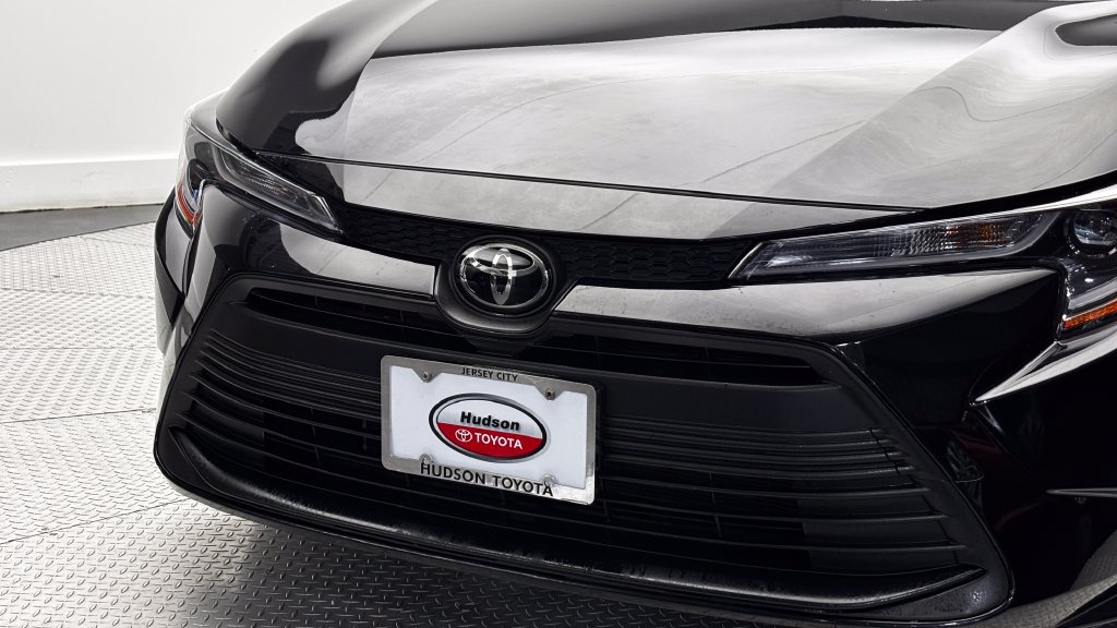 Used 2024 Toyota Corolla LE w/ LE Convenience Package FWD image 2