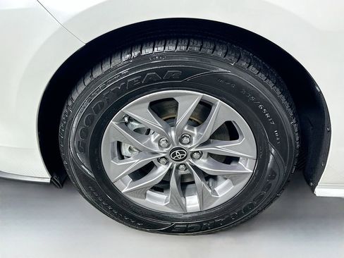 Used 2024 Toyota Sienna XLE image 31