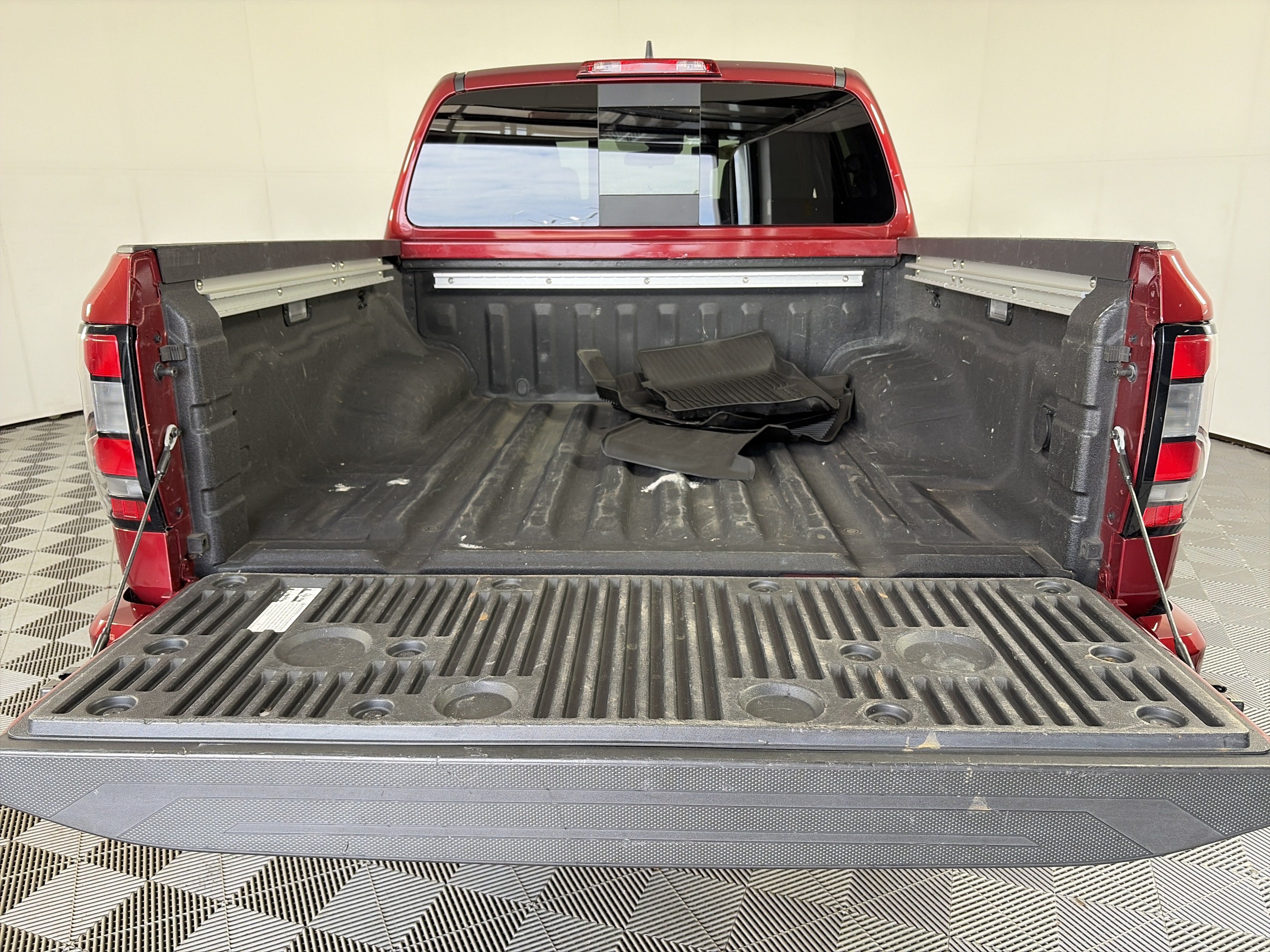 Used 2023 Nissan Frontier PRO-4X w/ Pro Convenience Package AWD/4WD image 22