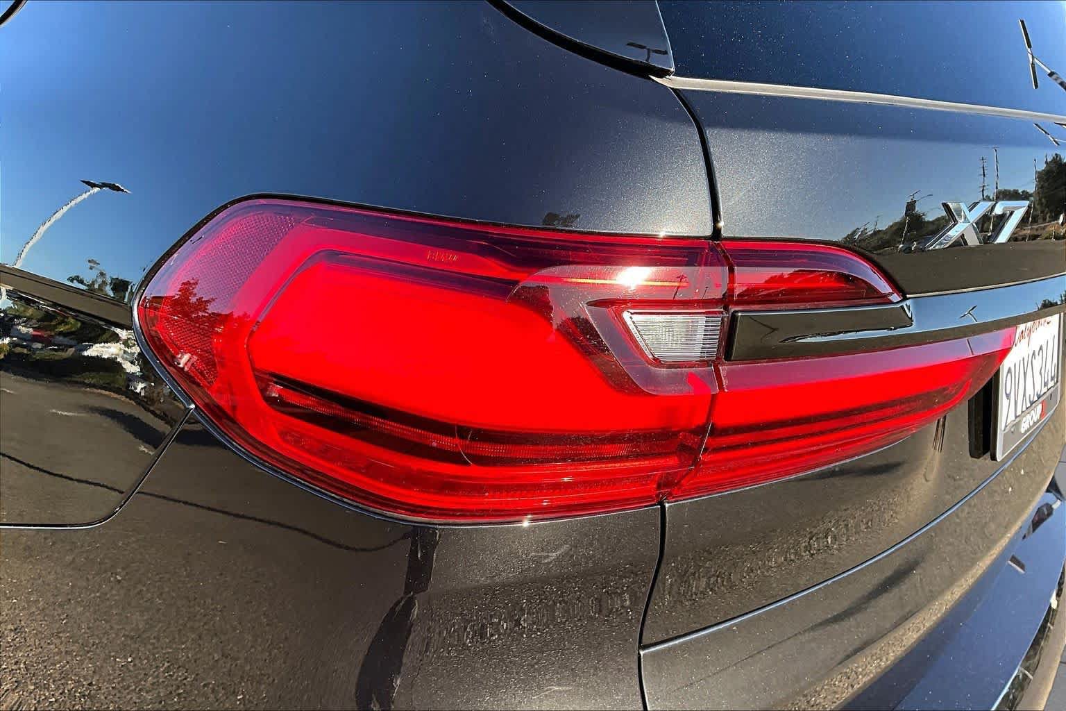 Used 2022 BMW X7 xDrive40i w/ M Sport Package AWD/4WD image 28