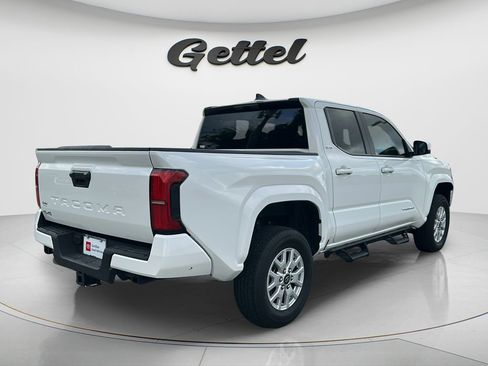 Used 2024 Toyota Tacoma SR5 AWD/4WD image 5