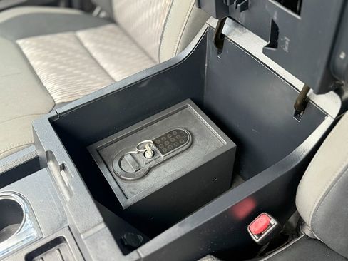 Used 2019 Toyota Tundra SR5 w/ SR5 Upgrade Package AWD/4WD image 28