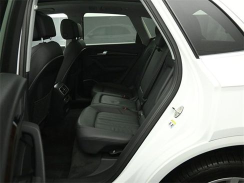 Used 2018 Audi Q5 Prestige w/ Prestige Package image 23