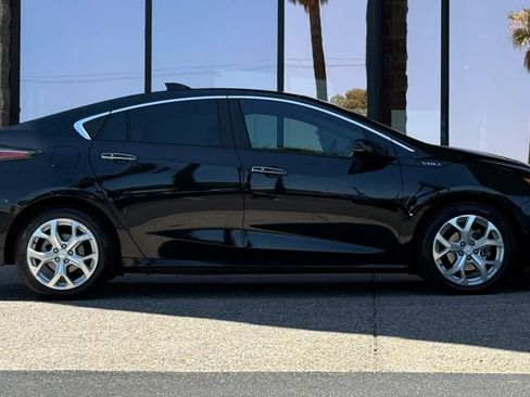 Used 2018 Chevrolet Volt Premier w/ Driver Confidence Package FWD image 15