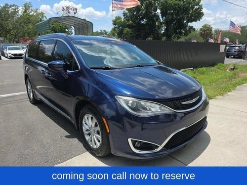 Used 2018 Chrysler Pacifica Touring-L Plus FWD image 1