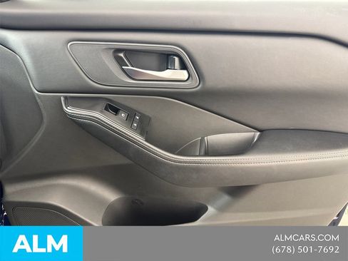 Used 2025 Nissan Rogue SV FWD image 17
