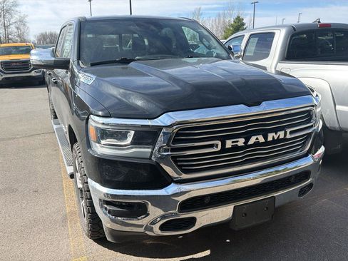 Used 2023 RAM 1500 Laramie AWD/4WD image 3