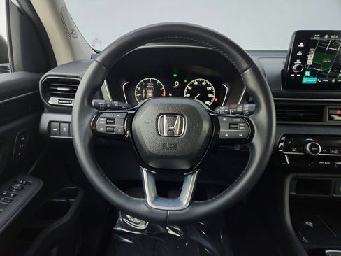 Used 2025 Honda Pilot Touring image 16