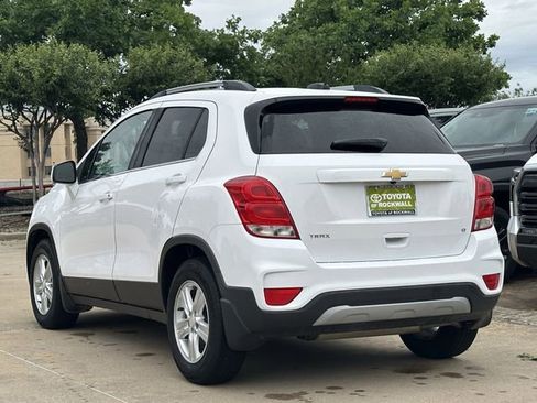 Used 2020 Chevrolet Trax LT w/ LPO, Protection Package FWD image 3