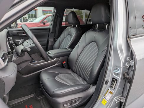 Used 2023 Toyota Highlander XSE AWD/4WD image 12