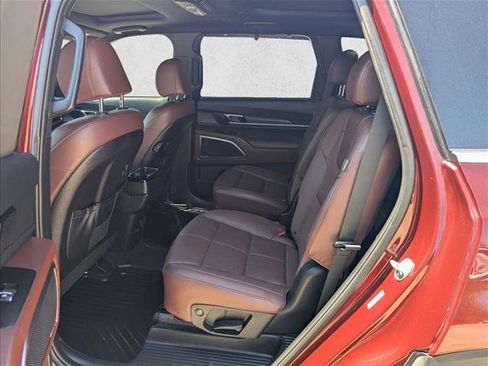 Used 2024 Kia Telluride SX image 16
