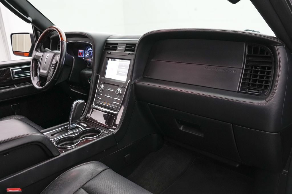 Used 2017 Lincoln Navigator L Reserve AWD/4WD image 27