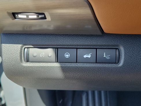 Certified 2025 Nissan Pathfinder Platinum w/ Cargo Package FWD image 26