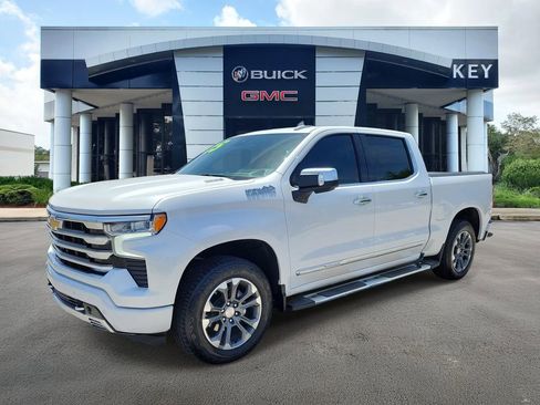 Used 2025 Chevrolet Silverado 1500 High Country w/ Technology Package AWD/4WD image 2