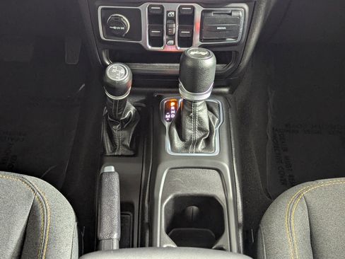 Used 2025 Jeep Wrangler Unlimited Sahara AWD/4WD image 18
