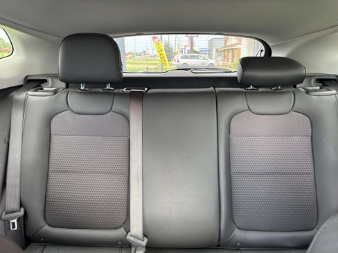 Used 2025 Chevrolet Trax LT w/ LT Convenience Package FWD image 37
