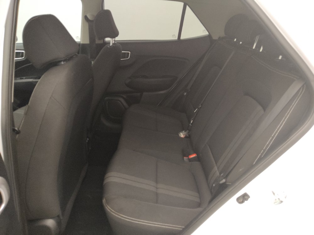 Used 2025 Hyundai Venue SEL FWD image 18
