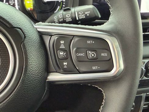 Used 2025 Jeep Wrangler Unlimited Sahara image 22