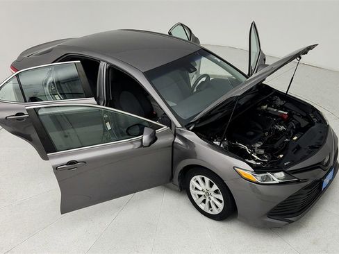Used 2018 Toyota Camry LE image 44