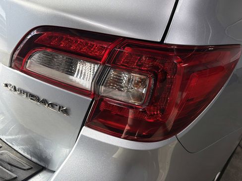 Used 2015 Subaru Outback 2.5i Premium image 11