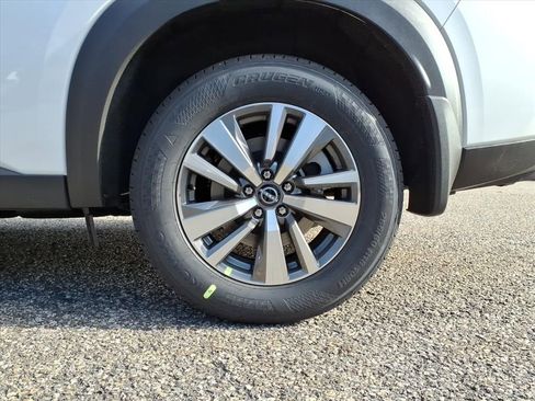 New 2026 Nissan Pathfinder SL image 9