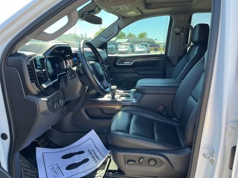Used 2025 Chevrolet Silverado 1500 LT Trail Boss w/ Convenience Package II AWD/4WD image 11