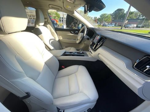 Used 2023 Volvo XC60 B5 Plus w/ Climate Package AWD/4WD image 16